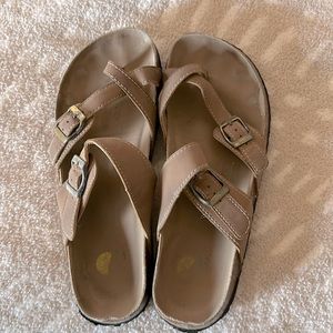 Women’s tan sandals, size 9